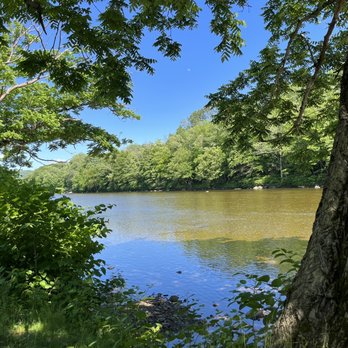 Giovanni's Red Rose Motel - Hotels Near Me - Shelburne Falls, Massachusetts