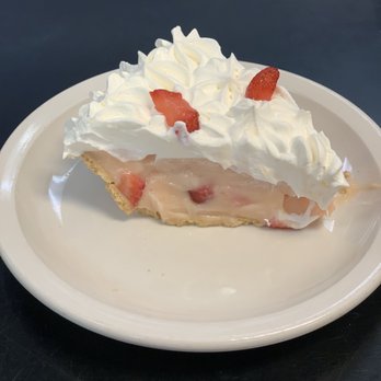 Jeannie's Place - Strawberry Cream Pie .. - Cafes Near Me - Chickasha, Oklahoma