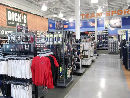 DICK'S Sporting Goods by null