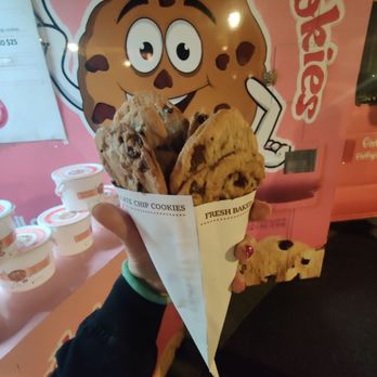 Cathy’s Cookies - A cookie sleeve $17 - Food Trucks Near Me
