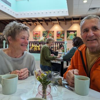 Potchke - Casual atmosphere that is inviting and friendly. - Delis Near Me - Knoxville, Tennessee