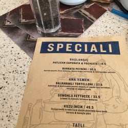 Carluccio's - Pizza, salata, şarap muhteşem