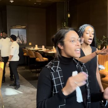Earls Kitchen + Bar - Them screaming at us to get out while I was no longer in the restaurant just in the mall - New American Near Me - Boston, Massachusetts