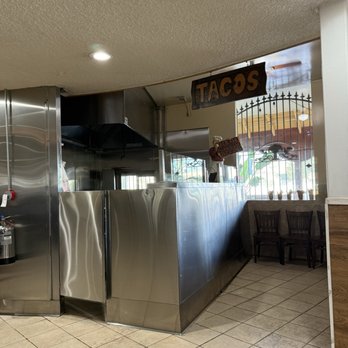 El Farolito Jr - Taco stand at night - Mexican Near Me - Anaheim, California