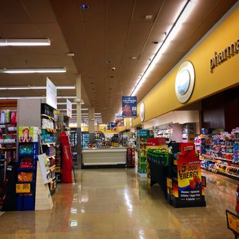 Safeway - the inside of a grocery store - Grocery Near Me - Englewood, Colorado