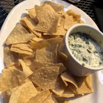 Houlihan's - Spinach Dip with Tortilla Chips (ARCHIVED) - Bars Near Me - Paramus, New Jersey