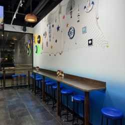 7 Seas Oyster Bar - Dining area