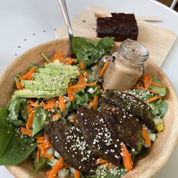 Under the Mango Tree - Green power salad and chocolate banana brownie - Coffee & Tea Near Me - Miami Beach, Florida Under the Mango Tree - Green power salad and chocolate banana brownie - Coffee & Tea Near Me - Miami Beach, Florida
