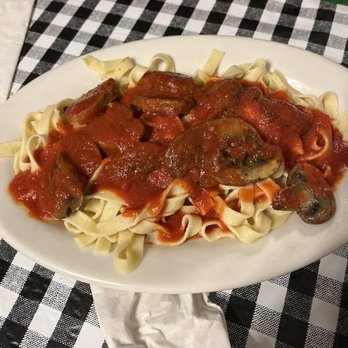 Mama Santa's - Fettuccini w/ mushrooms - Pizza Near Me - Cleveland, Ohio Mama Santa's - Fettuccini w/ mushrooms - Pizza Near Me - Cleveland, Ohio
