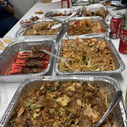 Beck's Pad Thai Pad See Ew Street Set Pad See Ew Lemon Grass Fried Party Wings Som Tam (Papaya salad)