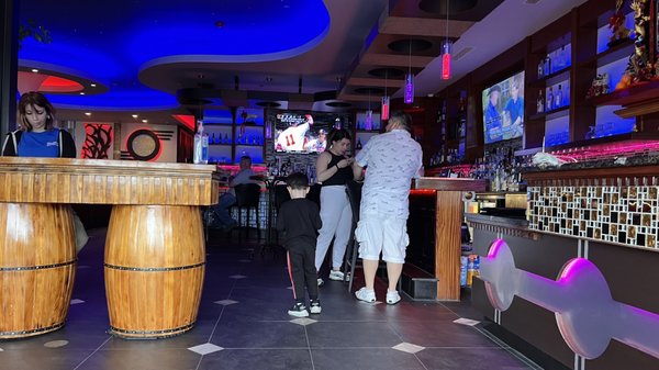 うみた Izumi Sushi and Hibachi Steak house, 2931 Hempstead Tpke