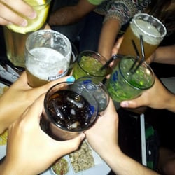 Happy Hour variado (destilados + bebida y también tragos preparados)