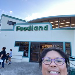 Exterior outside entrance of Foodland - Kaneohe, Hawaii Exterior outside entrance of Foodland - Kaneohe, Hawaii