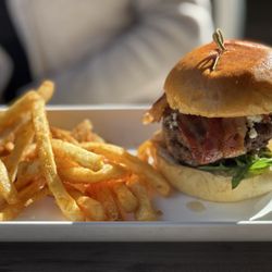 Locals Sushi & Sports Pub - Mt Pleasant - Diner Burger
