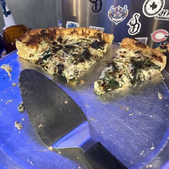 BIG Z's Pizza House & Brew - Spinach chicken mushroom Alfredo deep dish - Pizza Near Me - Katy, Texas BIG Z's Pizza House & Brew - Spinach chicken mushroom Alfredo deep dish - Pizza Near Me - Katy, Texas