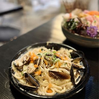 Hato Sushi - Seafood Nabeyaki Udon - Sushi Bars Near Me - Los Angeles, California