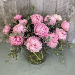 Dee's Flowers - Pink peonies