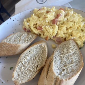 Crema Gourmet  - Feta cheese and tomato scramble with french baguette toast. - Coffee & Tea Near Me - Pinecrest, Florida