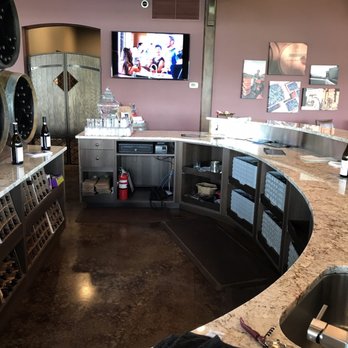 Fielding Hills Winery - Bar - Wineries Near Me - Chelan, Washington