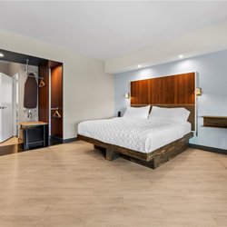 Tru by Hilton McDonough - Guest room