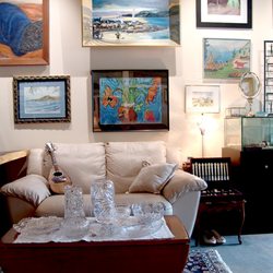Artista Art & Antiques - Art by local artists as well as by the old masters, furniture, lamps and collectibles