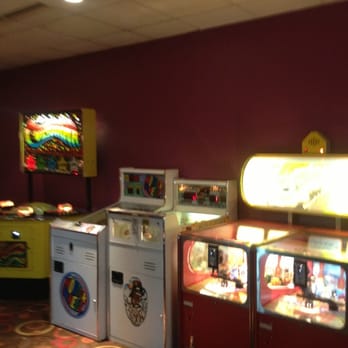 Mohegan Bowl - Bowling Near Me - Webster, Massachusetts