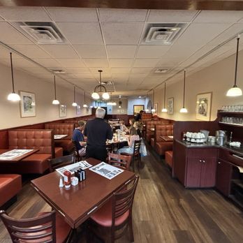 Daily Treat Restaurant - Inside - New American Near Me - Ridgewood, New Jersey Daily Treat Restaurant - Inside - New American Near Me - Ridgewood, New Jersey