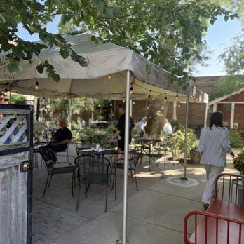 Tre Kronor - Very nice outdoor dining area in the back - Breakfast & Brunch Near Me - Chicago, Illinois Tre Kronor - Very nice outdoor dining area in the back - Breakfast & Brunch Near Me - Chicago, Illinois