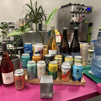 Zinnia's Dinette - Wine and beer selection - Salad Near Me - Craryville, New York