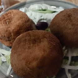 nea politia - Panierte, gefüllte Champignons / Stuffed breaded mushrooms
