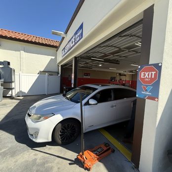 Valvoline Express Care - Oil Change Stations Near Me - MOORPARK, California Valvoline Express Care - Oil Change Stations Near Me - MOORPARK, California