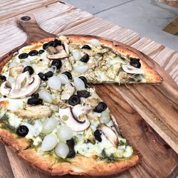 Public House Of Yakima East - Cauliflower crusted pesto & chicken pizza