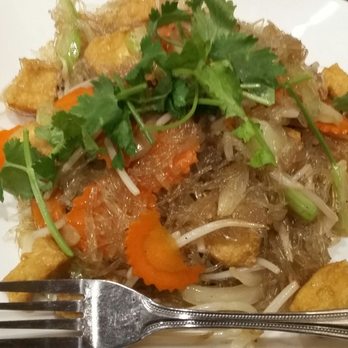 Chada Thai - Glass noodles w/tofu, bean sprouts, & carrots. Tasty but very small portions for $9.00. Very few vegetables & few vegetarian options. - Thai Near Me - Garden Grove, California Chada Thai - Glass noodles w/tofu, bean sprouts, & carrots. Tasty but very small portions for $9.00. Very few vegetables & few vegetarian options. - Thai Near Me - Garden Grove, California