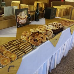 Gran Caffè - Il buffet di dolci per accompagnare un ottimo cappuccino per tutti gli yelper da provare.