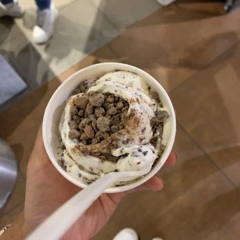 Eataly Boston - stracciatella gelato with chocolate nibs - Pizza Near Me - Boston, Massachusetts