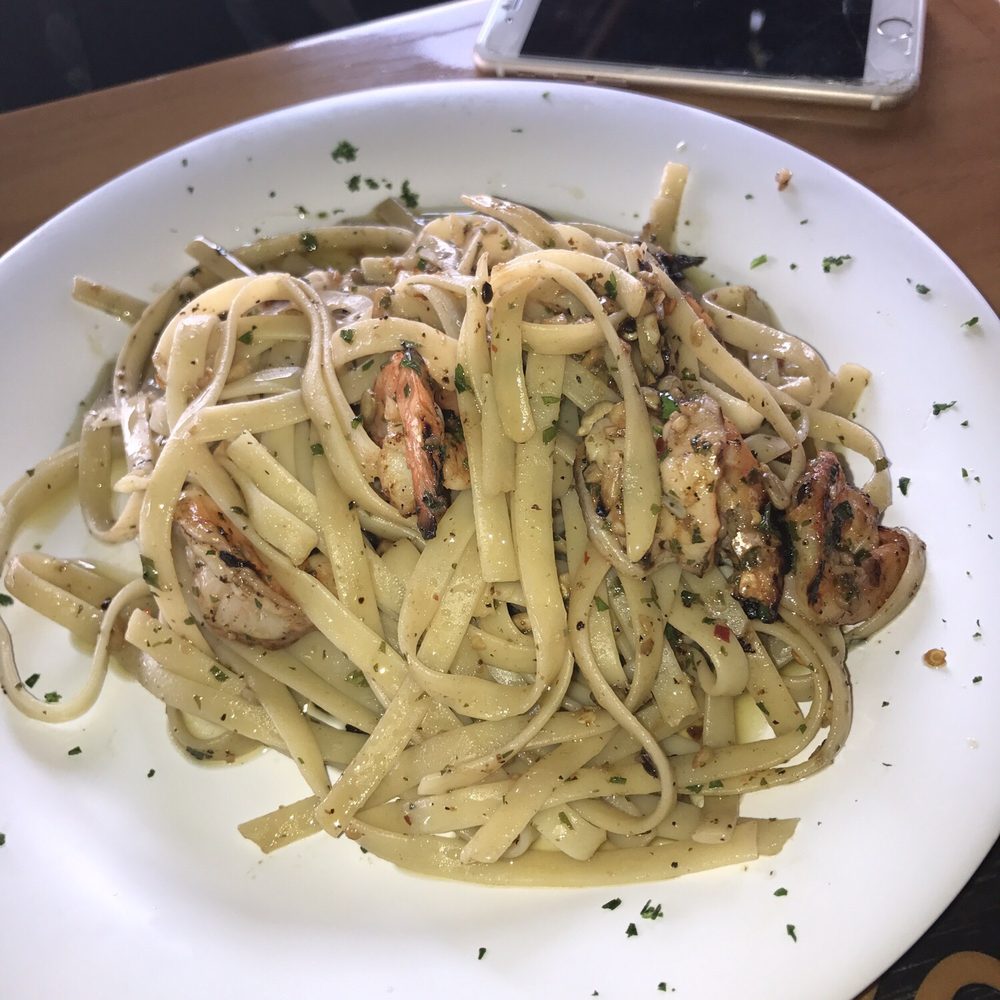 La Pizzarra - Shrimp fettuccini, needs a lot of salt but very good - Pizza Near Me - Cancún, ROO La Pizzarra - Shrimp fettuccini, needs a lot of salt but very good - Pizza Near Me - Cancún, ROO