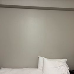 Holiday Inn Canton - The mattress and box springs was pushed up against a wall with no headboard like in the reservation pictures
