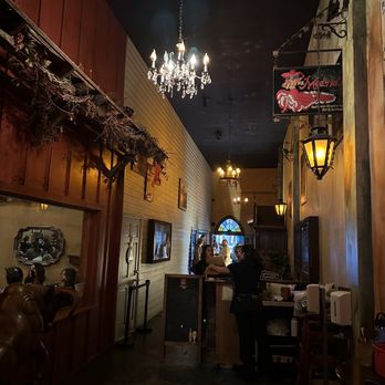 Viva Madrid! - Entryway - Spanish Near Me - Claremont, California