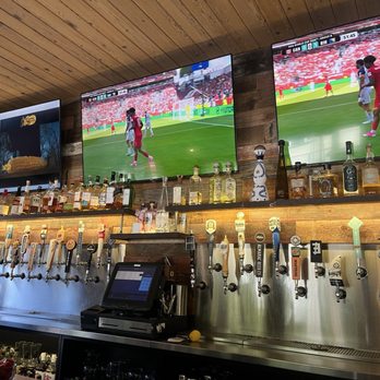 Shell Beach Brewhouse - Bar Area - Gastropubs Near Me - Pismo Beach, California