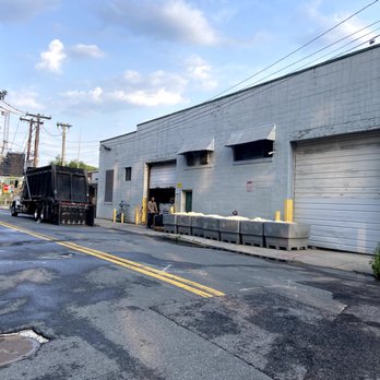 Axiom - Every morning at 7am, a dumpster truck arrives to lift and shake large bins to discard tofu from next door. This is extremely noisy. - Apartments Near Me - Cambridge, Massachusetts
