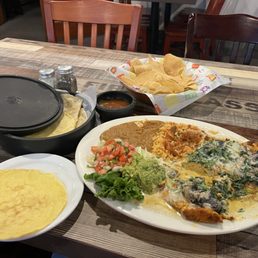 Chicken with creamy sauce, spinach, and mushrooms comes with chips and salsa beans, rice, and fresh made tortillas.   Creamy Chicken Breast