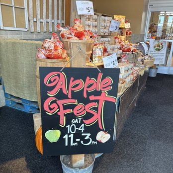 Giant Eagle Market District - Live music, samples of seasonal fall foods - Grocery Near Me - Pittsburgh, Pennsylvania Giant Eagle Market District - Live music, samples of seasonal fall foods - Grocery Near Me - Pittsburgh, Pennsylvania