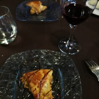 Rossinyol - Hojaldre relleno de queso de cabra y setas - Spanish Near Me - Cardedeu, B