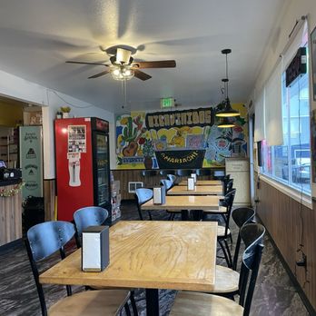 El Mariachi Birria Y Tacos - Small but quaint eating area. - Tacos Near Me - Everett, Washington El Mariachi Birria Y Tacos - Small but quaint eating area. - Tacos Near Me - Everett, Washington