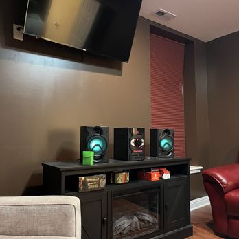 Bonded Bar & Lounge - Games and music in a lounge area. - Cocktail Bars Near Me - Mount Sterling, Kentucky