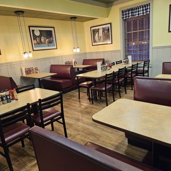 Due South BBQ - A dining room area with a mixture of booths and tables and chairs. - Southern Near Me - Roanoke, Virginia Due South BBQ - A dining room area with a mixture of booths and tables and chairs. - Southern Near Me - Roanoke, Virginia