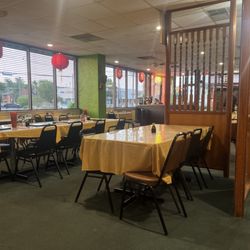 Thai Thai Cafe - Indoor seating area