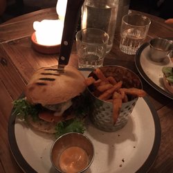 Heim Gastropub - Heimburgeren med søtpotetfries. Denne er digg!