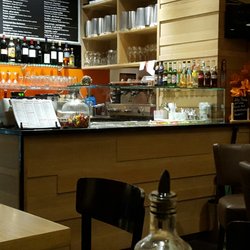 Bistro Uno - Am Tresen wird bestellt