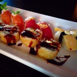 Restaurant iZZi - An extra creamcheese roll.. Because: heaven!